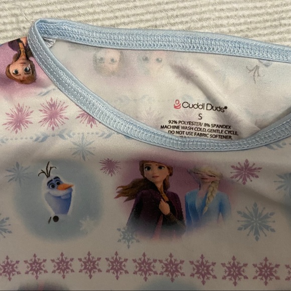 Frozen Cuddl Duds - Picture 2 of 3